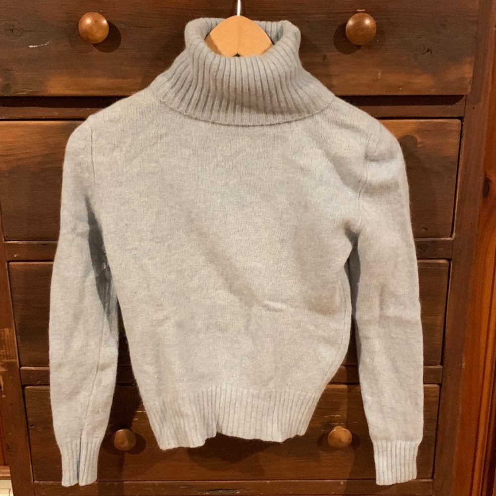 Lord & Taylor Blue Turtleneck - 70% lambs wool 🦋